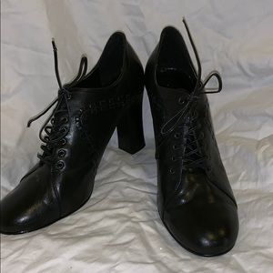Leather Oxford heels - like new condition size 8